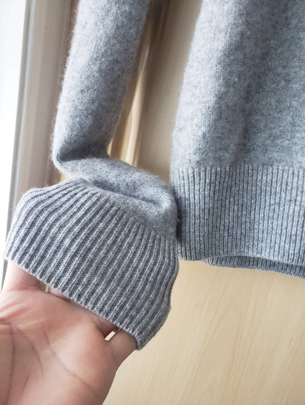 Uniqlo Gray Crewneck Sweater - Picture 3 of 9